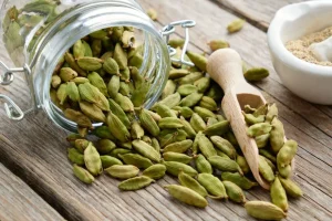 Cardamomen ganz